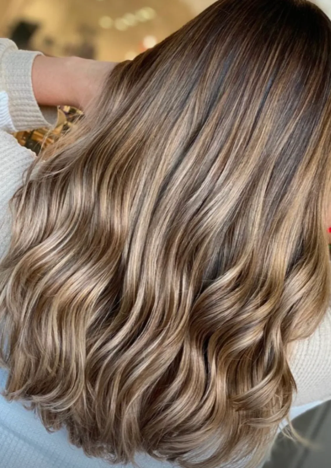 Balayage bronde pintado a mano en Blend Hair Boutique, Plantation, FL